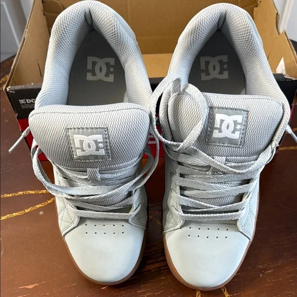 DC Shoes Light green with Khaki soles. Mens Skate shoes worn 1 time. - Picture 3 of 8